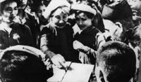 Nhân dân Thủ đô Hà Nội đi bỏ phiếu bầu cử Quốc hội đầu tiên của nước Việt Nam Dân chủ Cộng hòa ngày 6/1/1946